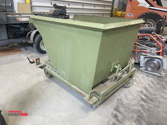 Lot 1-18820 - (1) 1-yard manual rolling metal dump hopper.