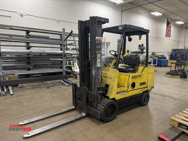 Lot 1-2331 - Clark  (1) Clark, model GCS30C, LP lift truck, 5000 lb. capacity, 188" max lift height, 4025 hours s...