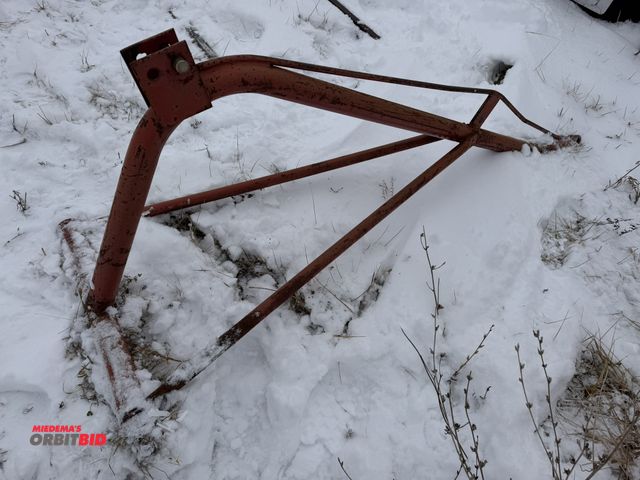 Lot 1-10435 - (1) 3 pt. mount boom attachment, with approx. 67" boom length.