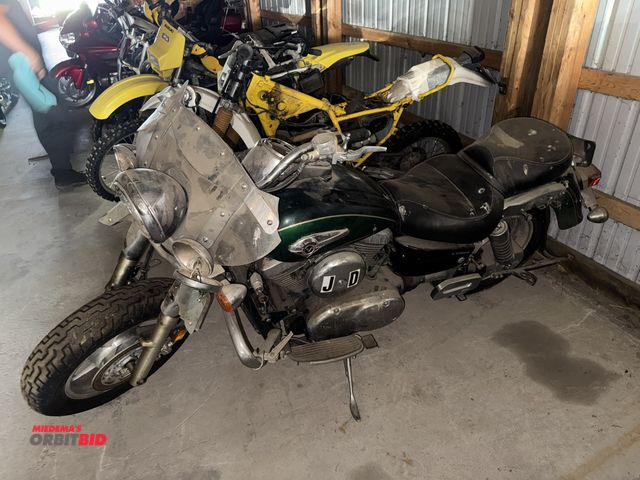 Lot 1-6495 - 1998 Kawasaki (1) motorcycle, for parts or repair, severe damage to front end and tank, missing bags...