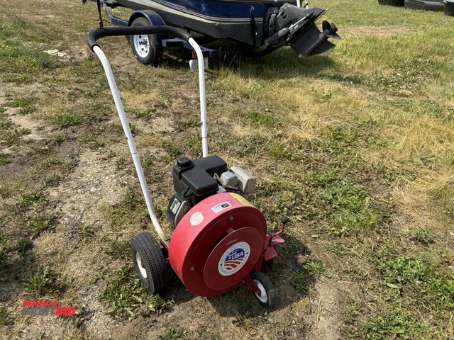 Lot 1-6521 - (1) Giant Vac walk-behind blower with Tecumseh 5 HP gas motor, engine pulls through and has compress...