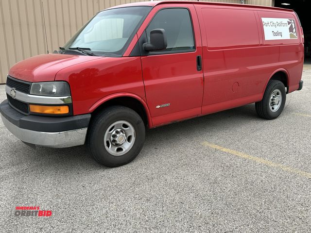 Lot 1-19519 - 2005 Chevrolet Express 2500 Cargo Van 4.8 liter gas engine, automatic transmission (check gauges lig...