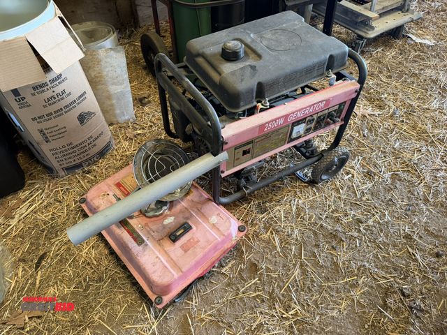 Lot 1-8511 - (1) 2500 watt generator, may be for parts or repair, includes an extra gas tank.