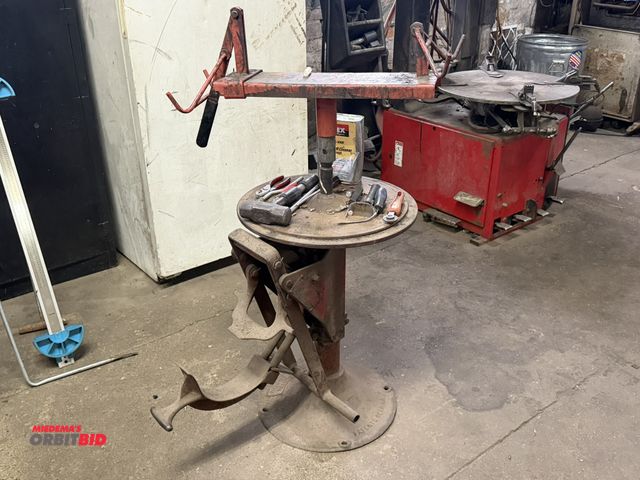 Lot 1-1153 - (1) vintage Henderson tire changing machine.
