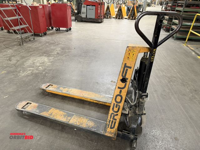 Lot 1-16925 - (1) Lift-Rite ERGO 3000 Nomic electric pallet jack, 48" forks, 26.5" from outside to outside, intern...