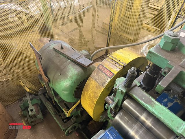 Lot 1-18742 - (1) 1965 Henry and Wright 25-ton capacity press with 1.5" stroke, variable speed strokes per minute,...