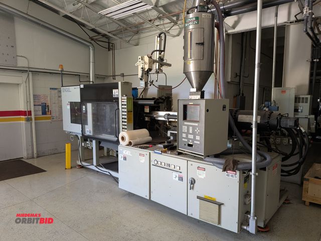 Lot 1-6586 - Engel ES600-150 Plastic Injection Molding Machine, 150 tons, 10 oz shot size, SN 24428, 90,790 hours...