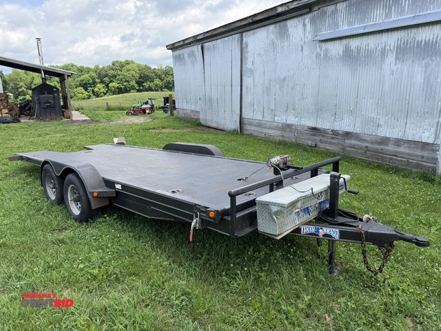 Lot 1-8120 - 2018 Texas Bragg (1) tandem axle car (tilt) trailer, 9995 GVWR, 2 5/16" ball, manual landing gear, s...