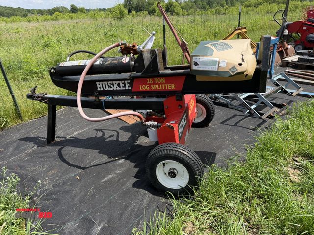 Lot 1-8139 - (1) Huskee 28-ton, towable, hydraulic single axle log splitter, 2" ball, 7" wedge, Honda GC190 gas e...