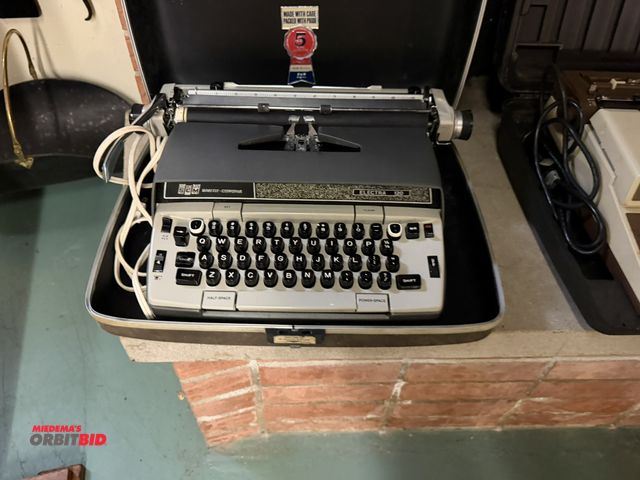 Lot 1-12186 - (1) SCM Smith Corona Electra 120 typewriter with case.
