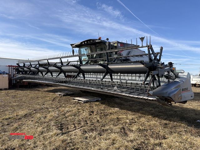 Lot 1-11792 - (1) Gleaner 9250 DynaFlex draper head, 40' wide, unknown S/N or Product ID #, unit is in working con...