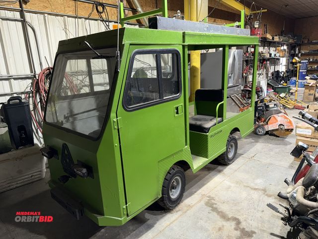 Lot 1-1556 - (1) 2009 Taylor-Dunn, model 80-210-36AMB, 2000 lb. capacity utility vehicle, S/N 180018, hours unkno...