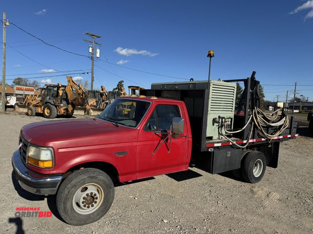 Lot 1-18258 - 1994 Ford Stake/Air Truck F Super Duty single axle,manual 4-speed transmission with overdrive, manua...