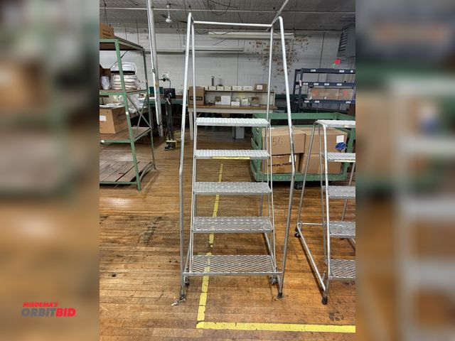 Lot 1-4936 - (1) Ballymore Company 5-step warehouse ladder with handrails, 24" wide x 48" tall, 250 lb. capacity.
