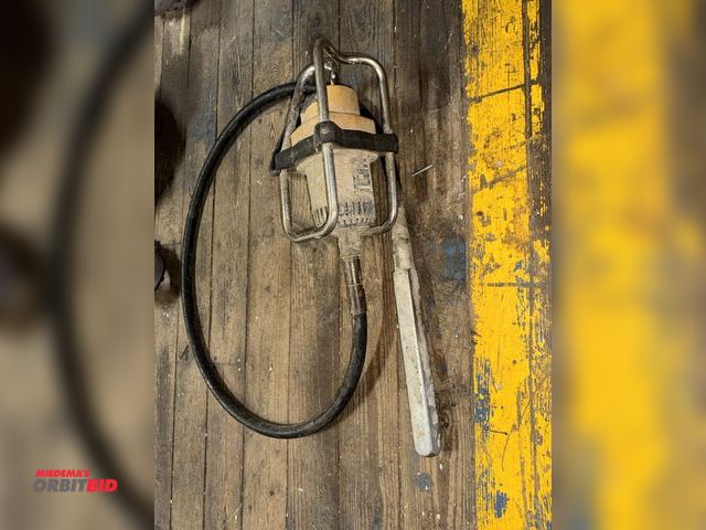 Lot 1-4533 - (1) The Wyco Tool Company concrete vibrator with 8' wand, 115V.