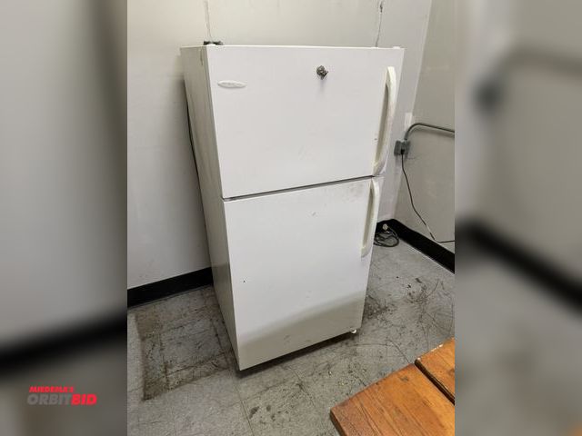 Lot 1-15500 - (1) Frigidaire top mount, frost proof refrigerator / freezer, 59.5" tall x 28" wide x 29.5" deep, 14...
