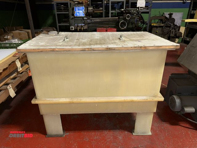 Lot 1-18734 - (1) poly 2-basin wash tank, 46" x 29" wide, 1 basin is 29" x 24", and 1 is 12" x 24", tank has Techn...
