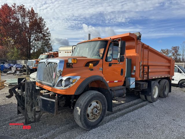 Lot 1-15911 - 2007 International 7600SBA6x4 (1) tandem axle dump truck, 64,000 lb. GVWR, front axle 18,000, rear a...