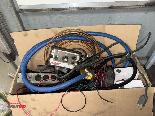 Lot 1-15343 - (1) Mxmoonant electric 12 gauge fuel pump, model MT12, 3.2 gallon per minute, 12V system, includes (...