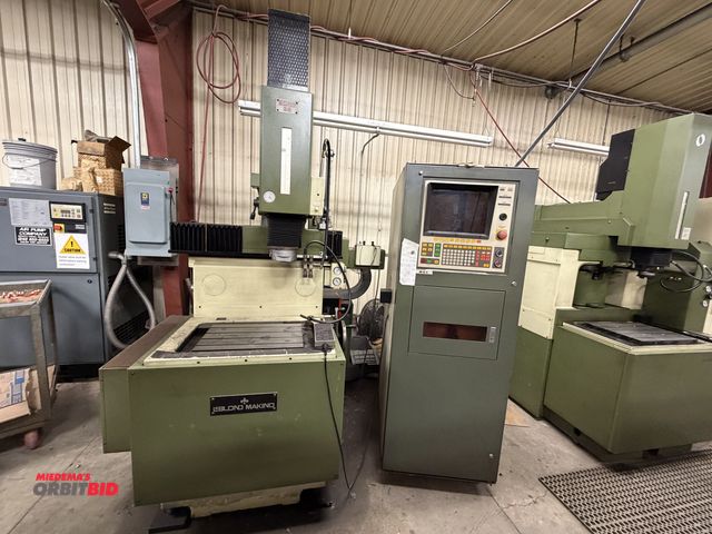 Lot 1-1647 - 1989 LeBlonde Makino EDNC 32 Electrical Discharge Machine (EDM) Ram Type, MGC-30 CNC Control Panel, ...