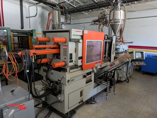 Lot 1-6593 - Kawaguchi K125- Plastic Injection Molding Machine, 137 ton, includes small conveyor belt on castors,
