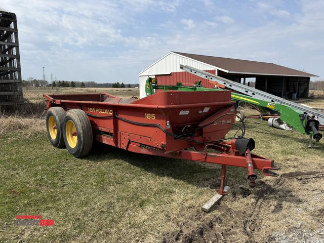 Lot 1-19164 - (1) New Holland 185, Tandem Axle Manure Spreader, rear beater, 11R225 tires, S/N 849498, pin style h...