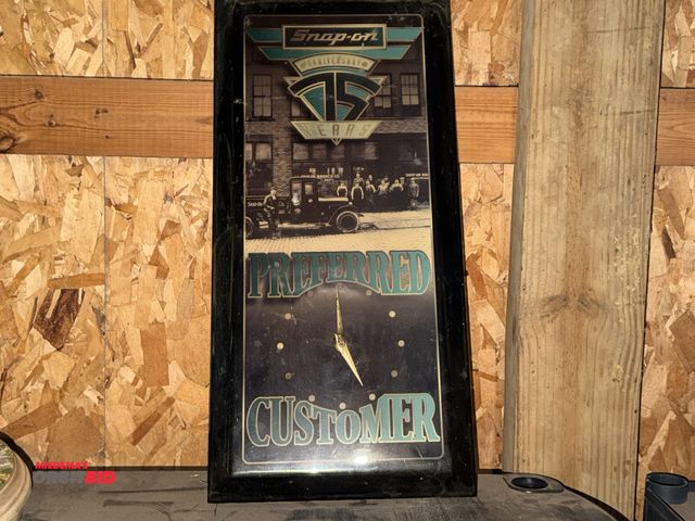 Lot 1-8333 - (1) Snap-On "Preferred Customer" battery operated clock (11" wide x 22.5" tall).
