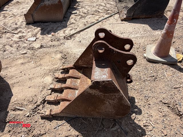 Lot 1-18324 - (1) 5-Tine excavator bucket, 22-1/2" wide with 6" inside pin diameter