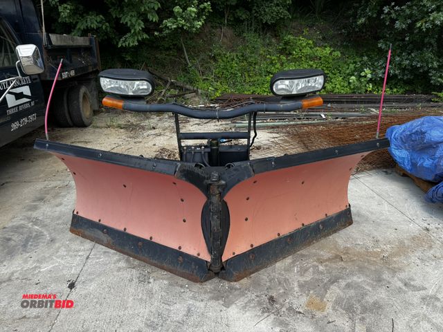Lot 1-14292 - (1) Boss 8' 2" poly V-plow blade with lights, includes pump.