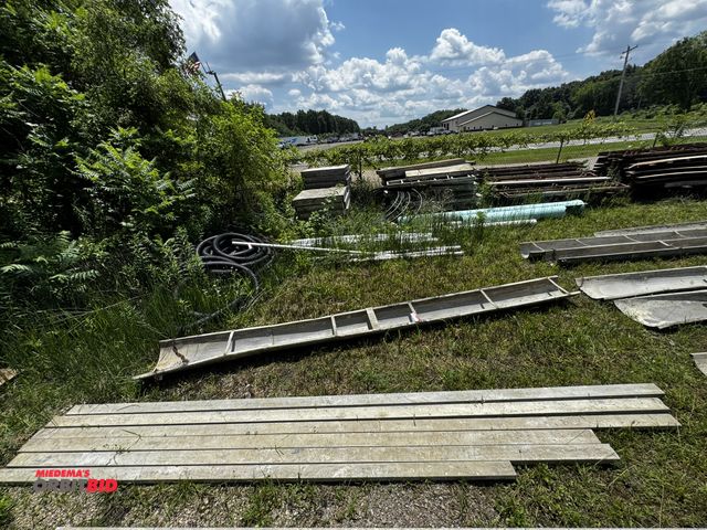 Lot 1-14283 - Lot of 6 assorted aluminum 2 x 4 concrete levelers, includes (3) 16', (2) 14', and (1) 12'.