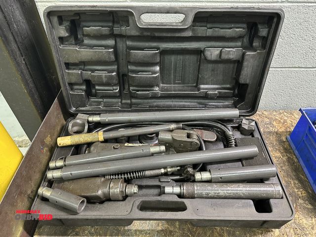Lot 1-19196 - (1) Dayton Porta-Power Kit with a model 3ZC68, 4-ton capacity hydraulic unit and high impact plastic...