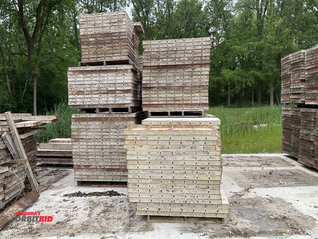 Lot 1-17866 - Lot of approx. (320) 4’ x 2’ and approx. (28) 3’ x 4’ steel framed poured wall forms.