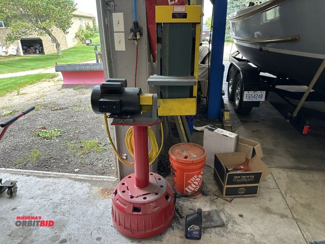 Lot 1-581 - (1) Kalamazoo Industries vertical belt sander, 6" wide, mounted on pedestal stand, 3 HP, 230V, singl...