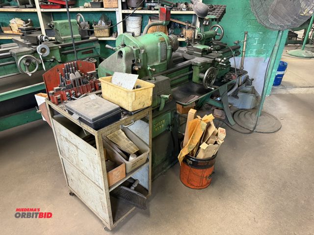 Lot 1-18565 - (1) South Bend geared engine lathe with 5" 3-jaw chuck, approx. 12" swing, tool post, chip tray, and...