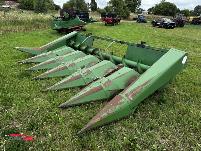 Lot 1-19740 - (1) John Deere 6-row corn head, 30" row spacing, head is in working condition, no visible S/N, winni...