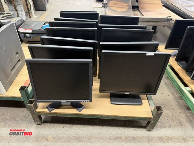 Lot 1-17558 - Lot of (15) assorted 19" Dell and Acer computer monitors.