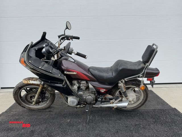 Lot 1-6478 - 1984 Kawasaki LTD700 (1) motorcycle, for parts or repair, missing windshield, includes keys, cruise ...