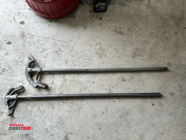 Lot 1-584 - (2) 1/2" Ridgid conduit benders.