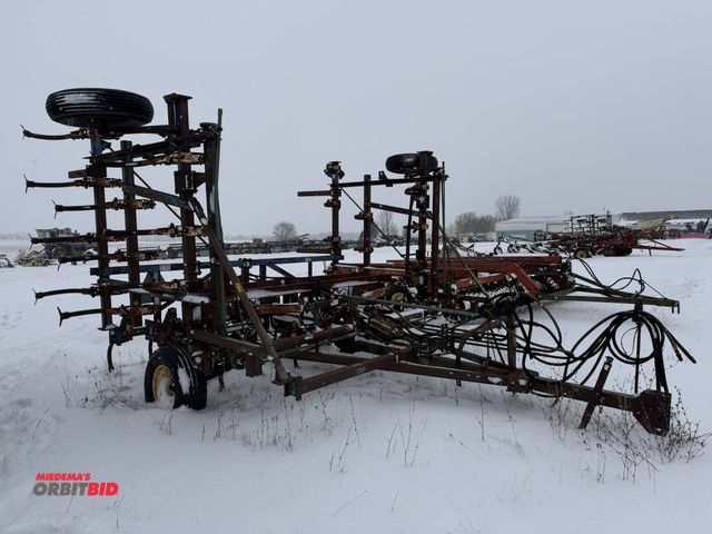 Lot 1-10424 - (1) Ford 24' wide field cultivator with rear hitch and rear hydraulics, fold down wings, no visible ...