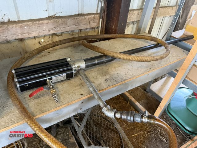 Lot 1-8456 - (1) pneumatic Ingersoll-Rand, model IM2803A11Z, pneumatic barrel pump.