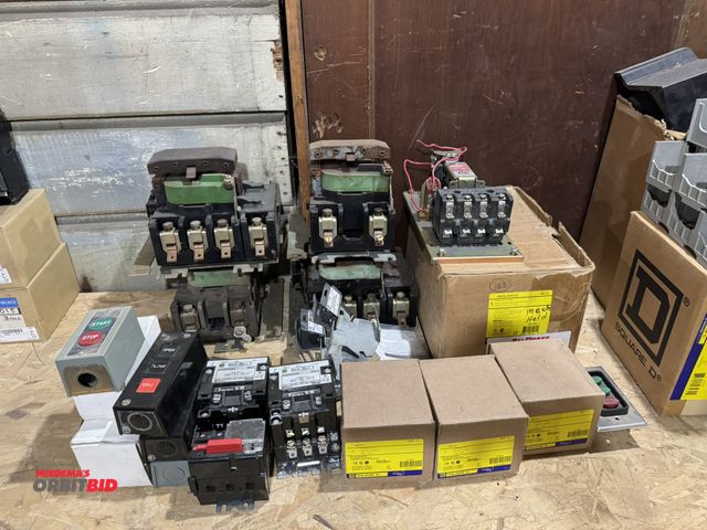 Lot 1-4456 - Large lot of assorted electrical items, includes Square-D enclosure units, 9001KY1, Square-D full po...