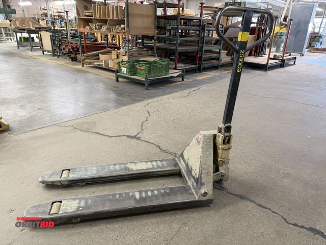 Lot 1-16307 - (1) Crown approx. 3000 lb. capacity hydraulic pallet jack, in working condition.