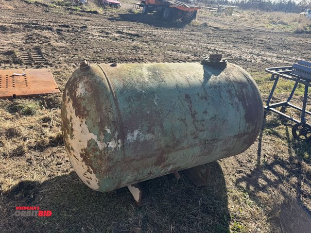 Lot 1-2912 - (1) steel storage style tank, approx. 56" length x 32" width x 39" height with top fill.