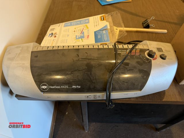 Lot 1-18936 - (1) GBC heat seal H435 laminator with laminating paper.
