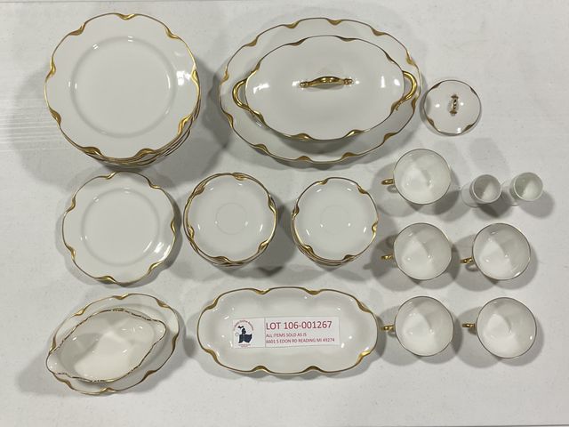 Lot 106-001267 - Haviland France. Haviland &amp; Co China. 41 pieces. All pieces appear in very good condition.