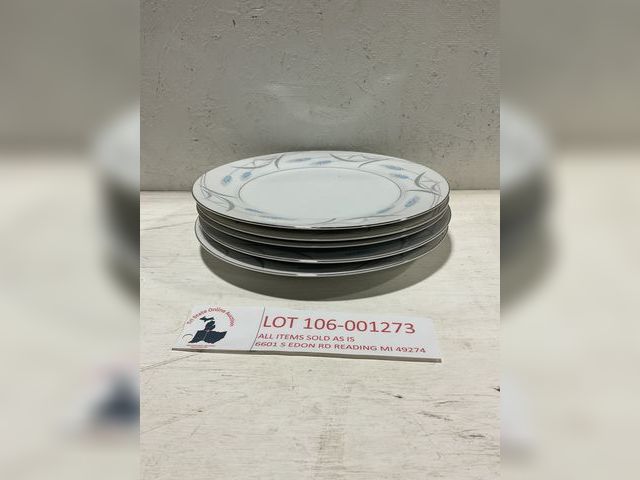 Lot 106-001273 - Set of 5 Valmont China Royal Wheat dinner plates. no chips or cracks