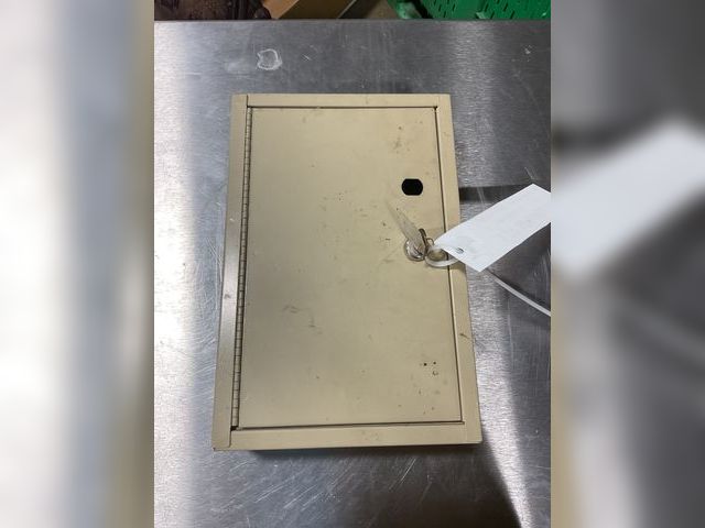 Lot 106-001209 - Small metal locking key box