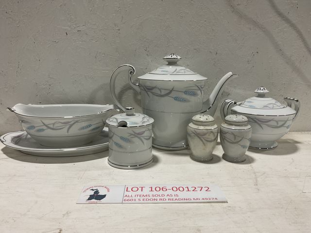 Lot 106-001272 - Valmont China Royal Wheat Serving items no chips or cracks