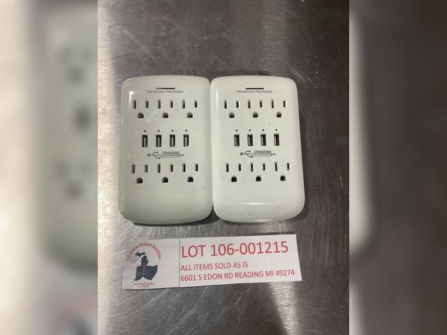 Lot 106-001215 - Set of 2 charging essentials. 6 plugs and 4 usb outlets.