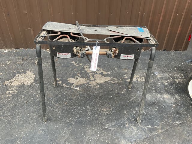 Lot 106-001205 - Gas portable two burner grill